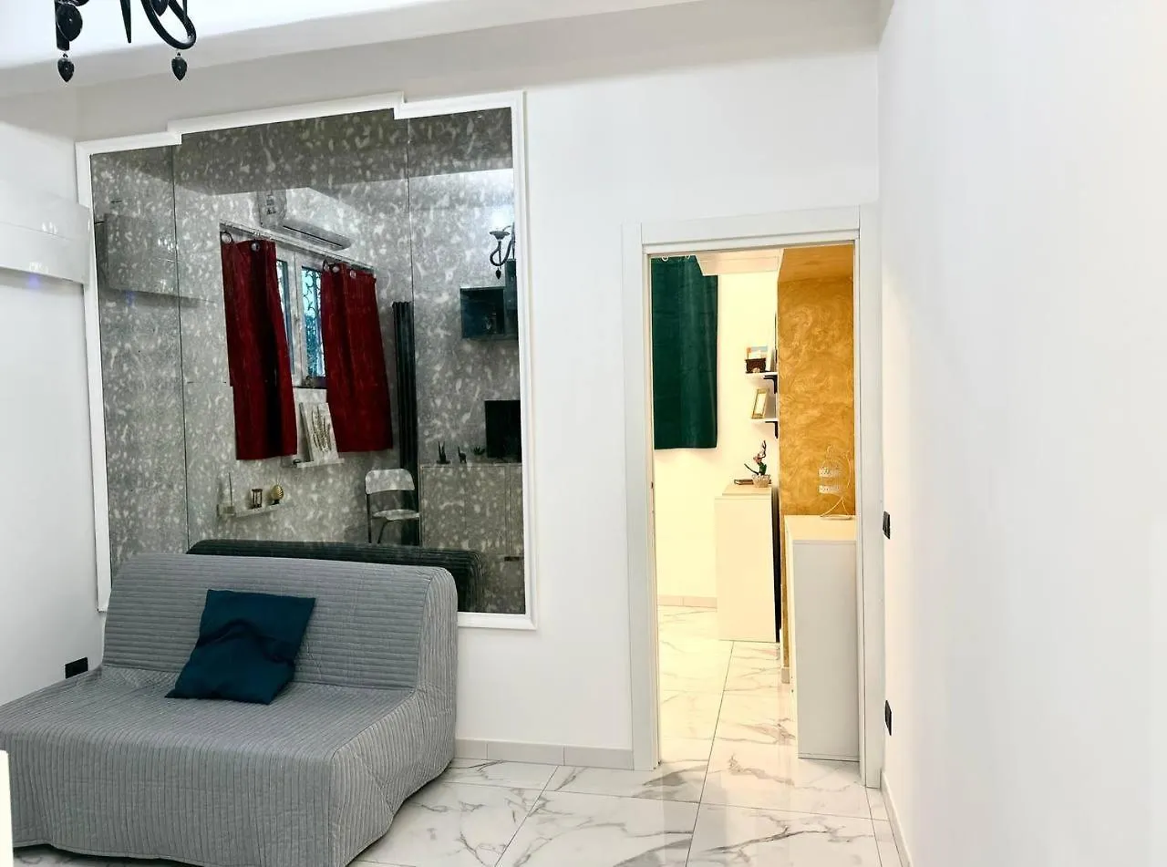 Apartment Change S House, Few Stops From St Peter S Italy