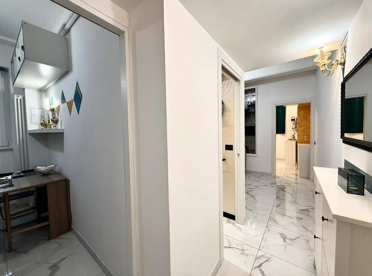 Apartment Change S House, Few Stops From St Peter S Italy