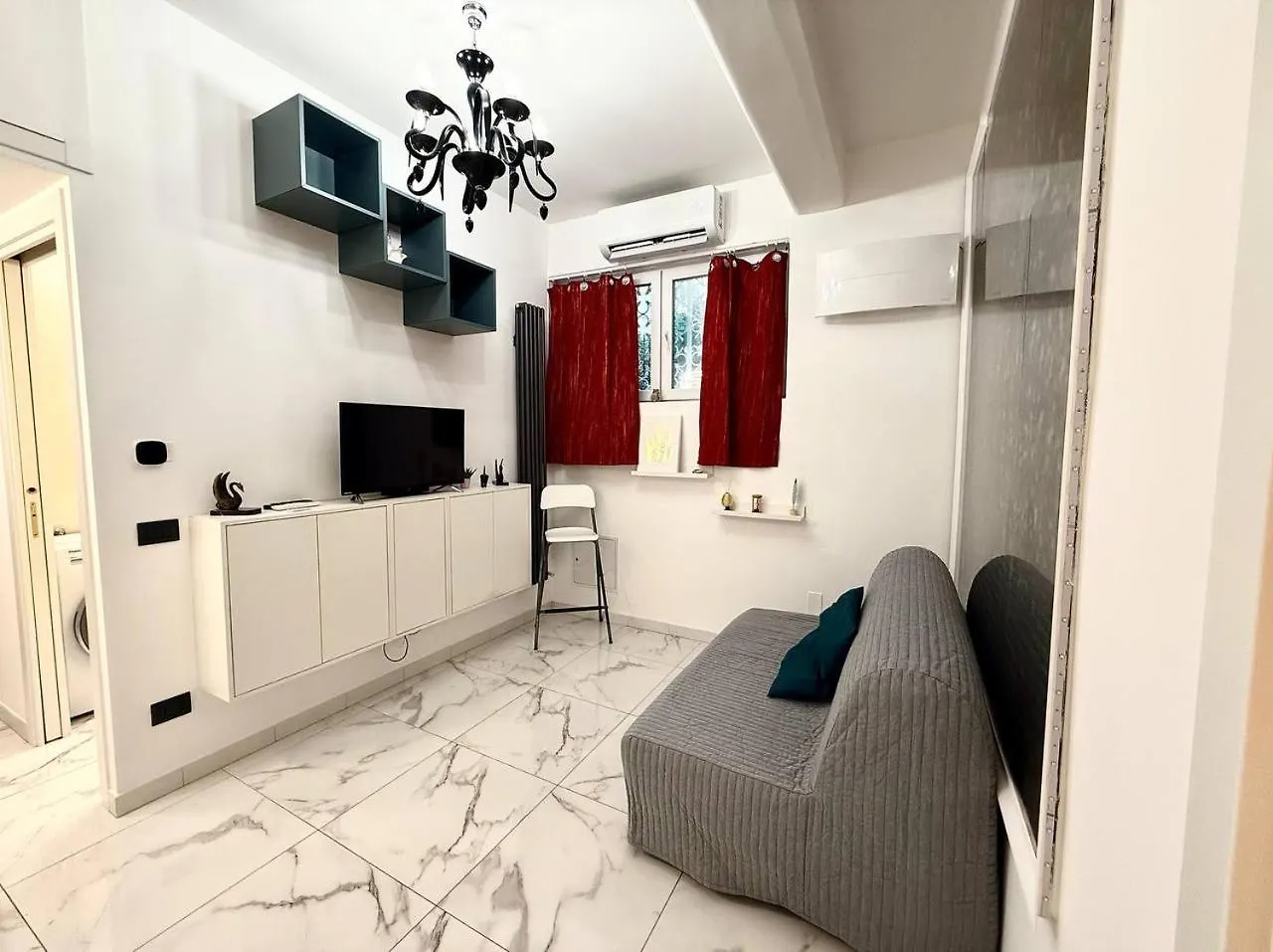 Apartment Change S House, Few Stops From St Peter S Italy